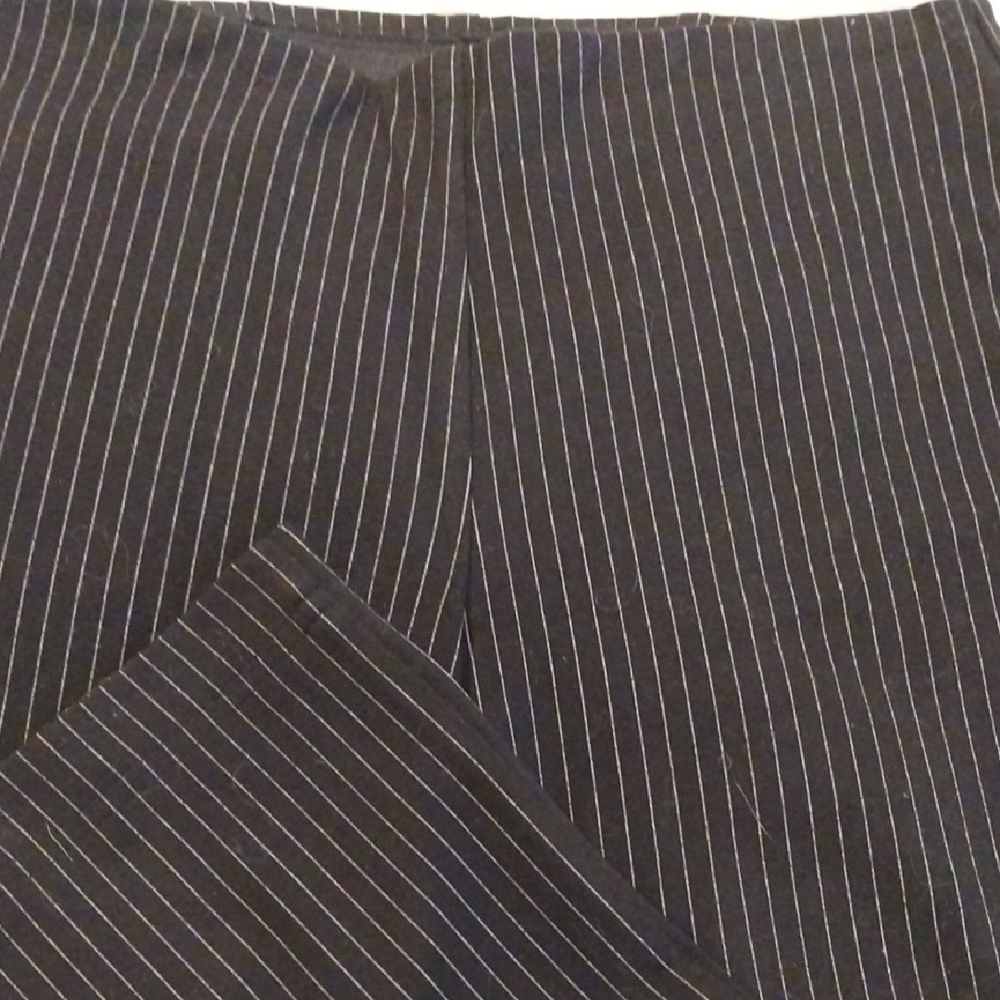 Chicos Pinstripe Pants - Black.  Plain Pull On. Size 1R, US Medium